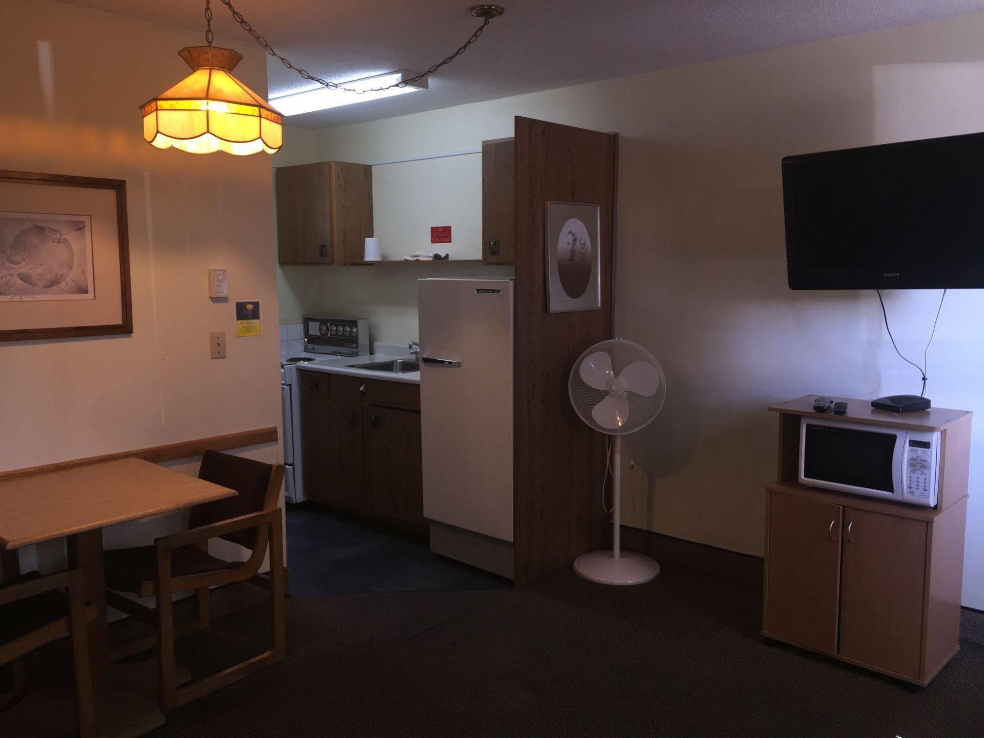Tyee Village Motel Port Alberni Buitenkant foto